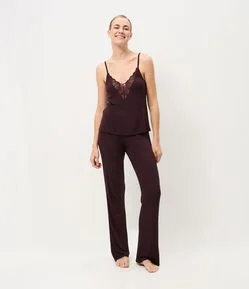 Pijama Longo em Ribana com Detalhe de Renda