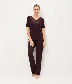 Pijama Longo em Ribana com Detalhe em Renda