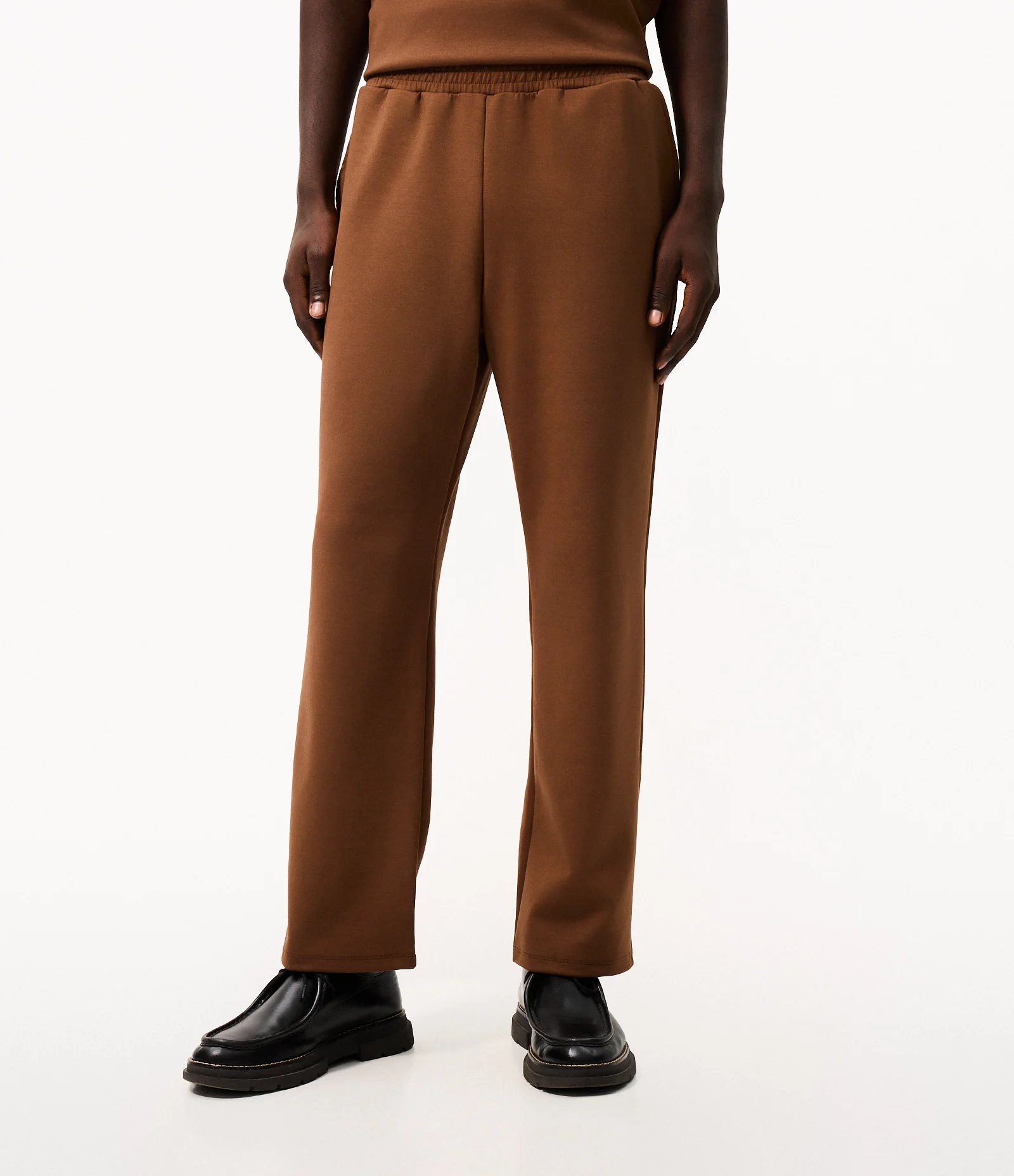 Calça Reta em Moletom Marrom 2