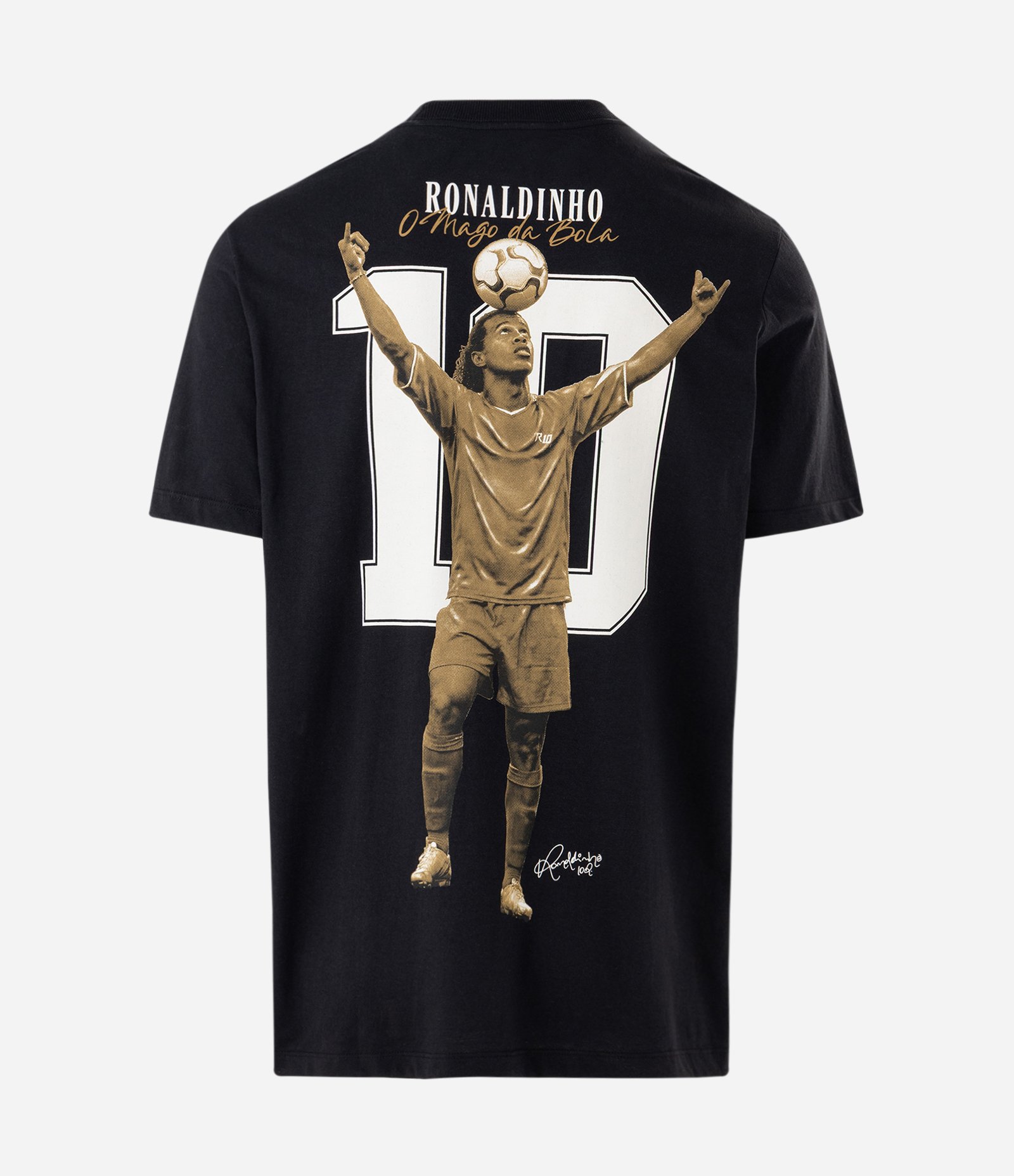 Camiseta Comfort com Estampa Ronaldinho O Mago da Bola Preto 6