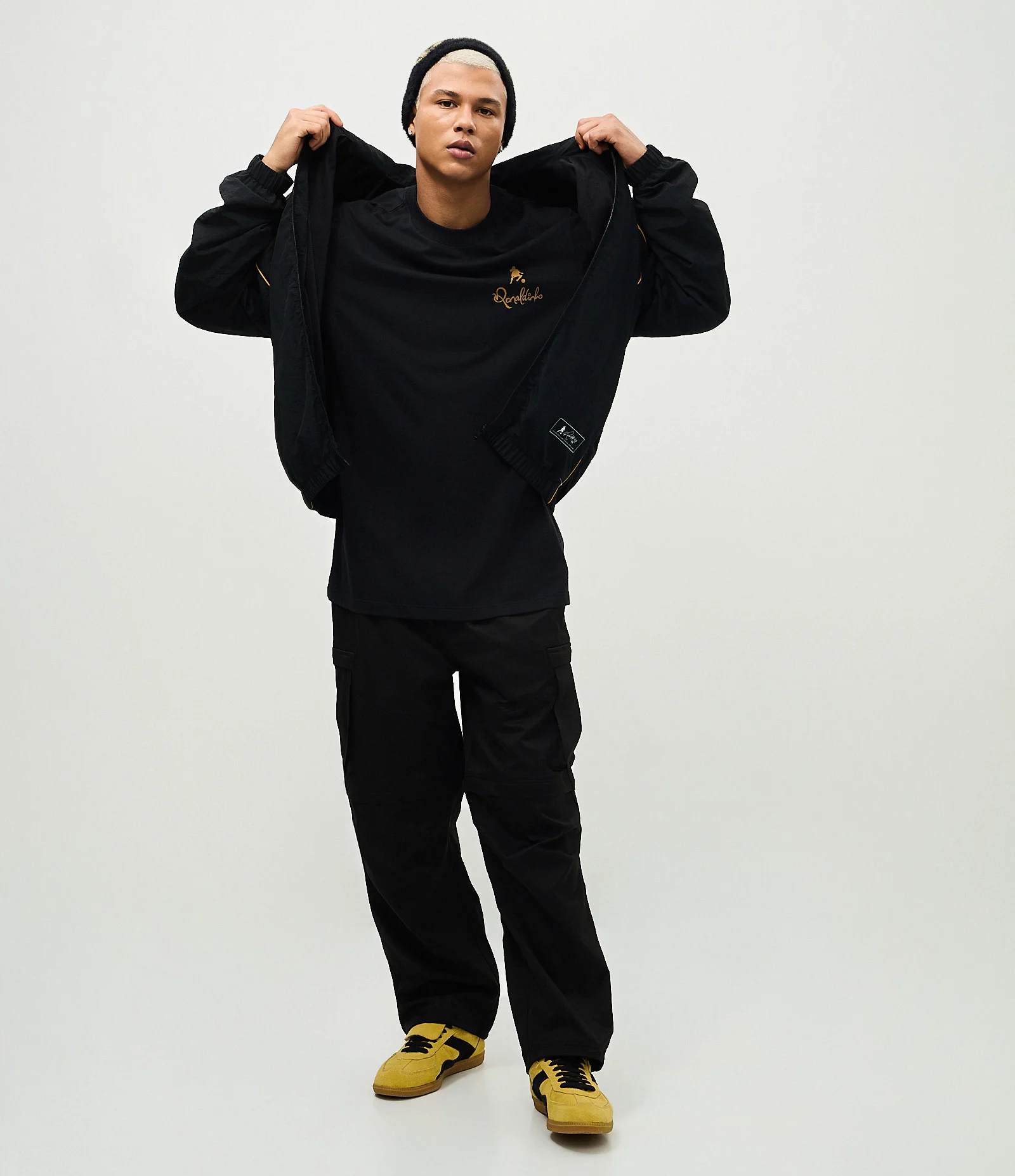 Camiseta Comfort com Estampa Ronaldinho O Mago da Bola Preto 2