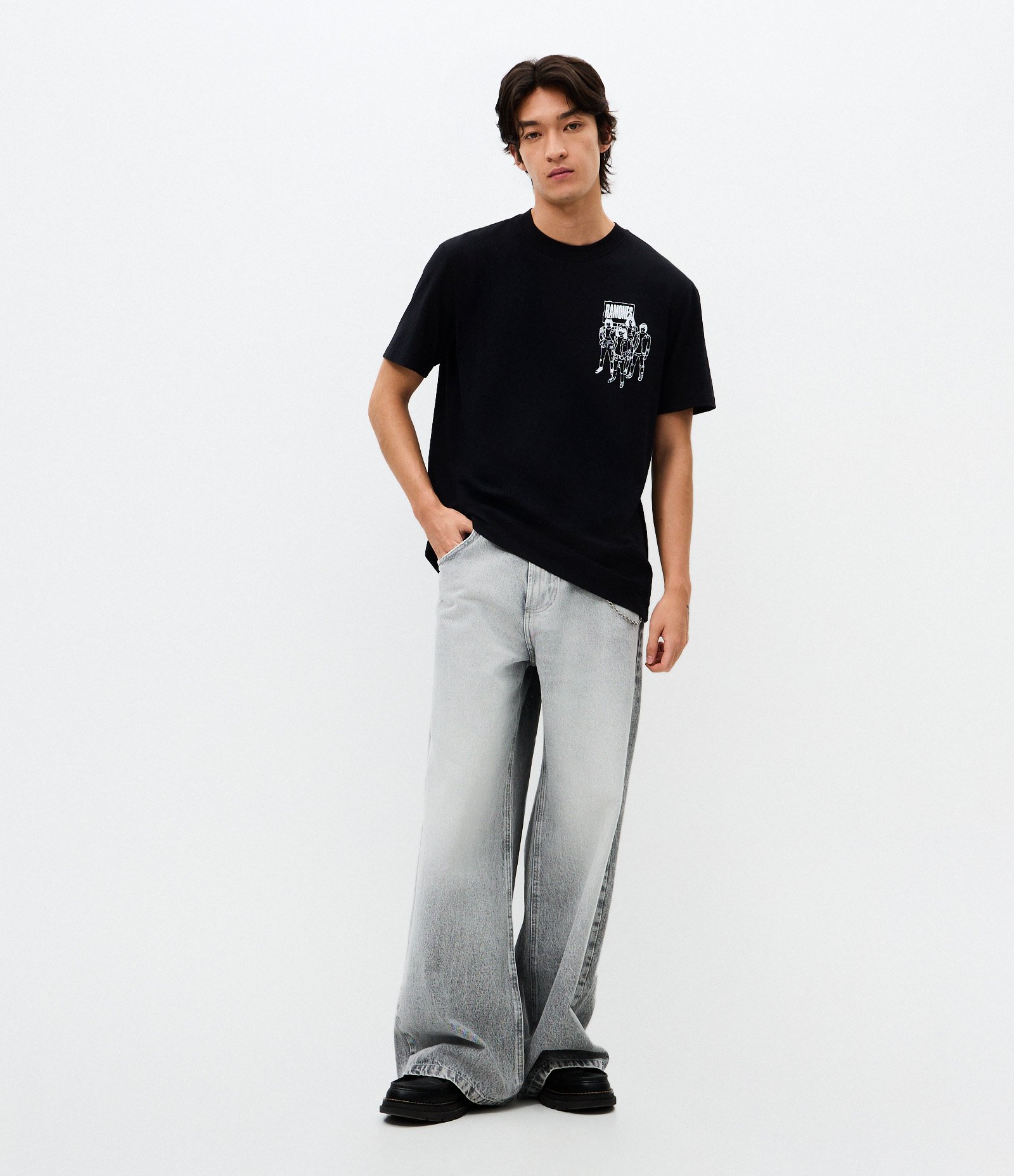 Camiseta Manga Curta Ramones Rockaway Beach Preto 2