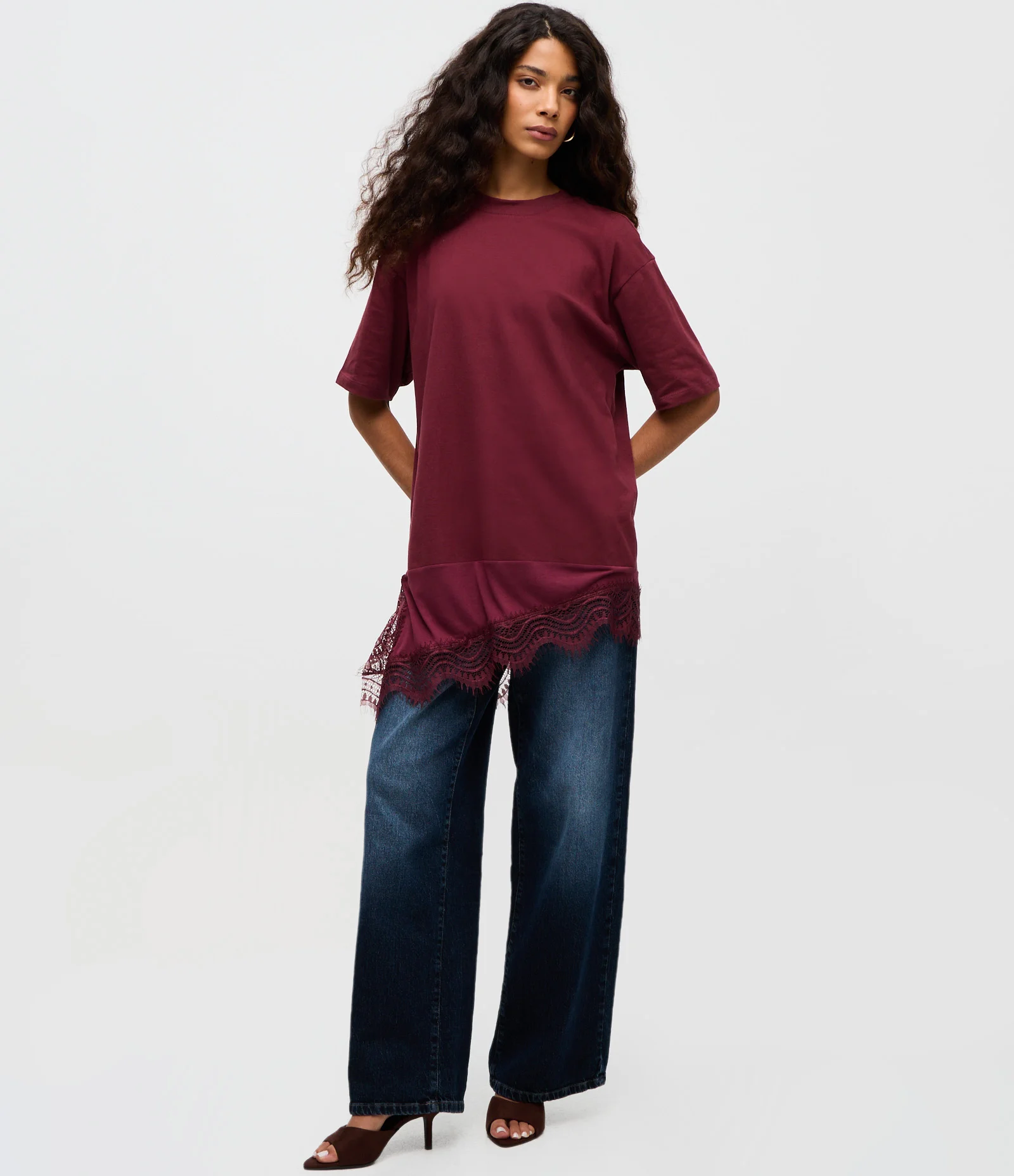 Camiseta Oversized em Algodão com Barra Assimétrica Rendada Vermelho 2