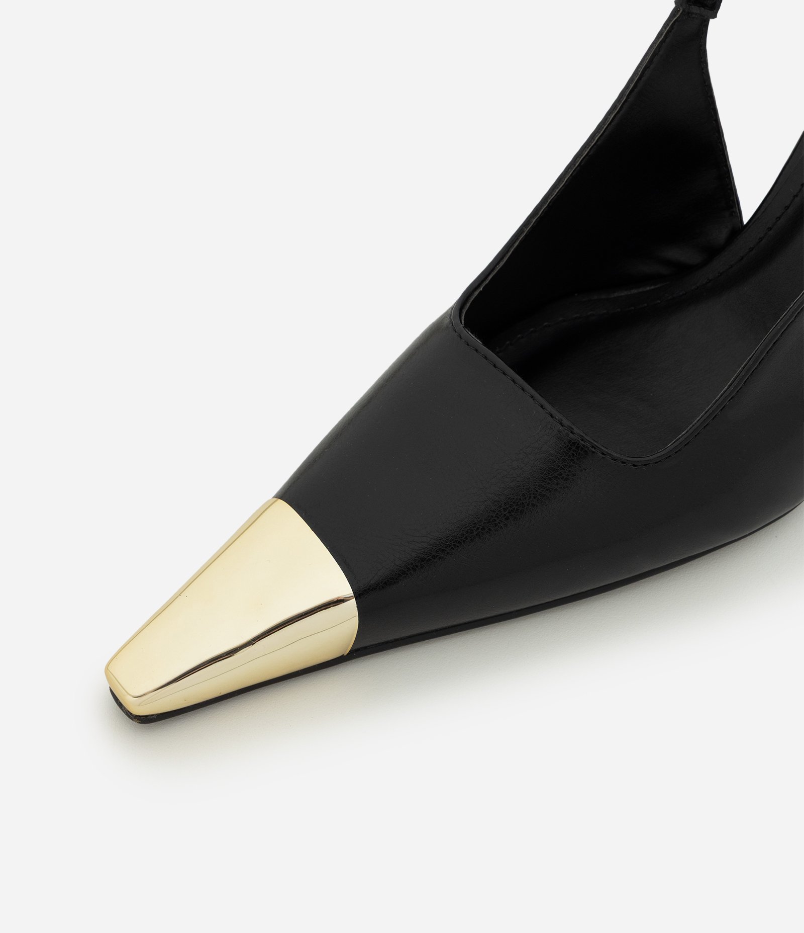 Sapato Scarpin em PU com Bico Fino e Biqueira Metalizada Preto 4