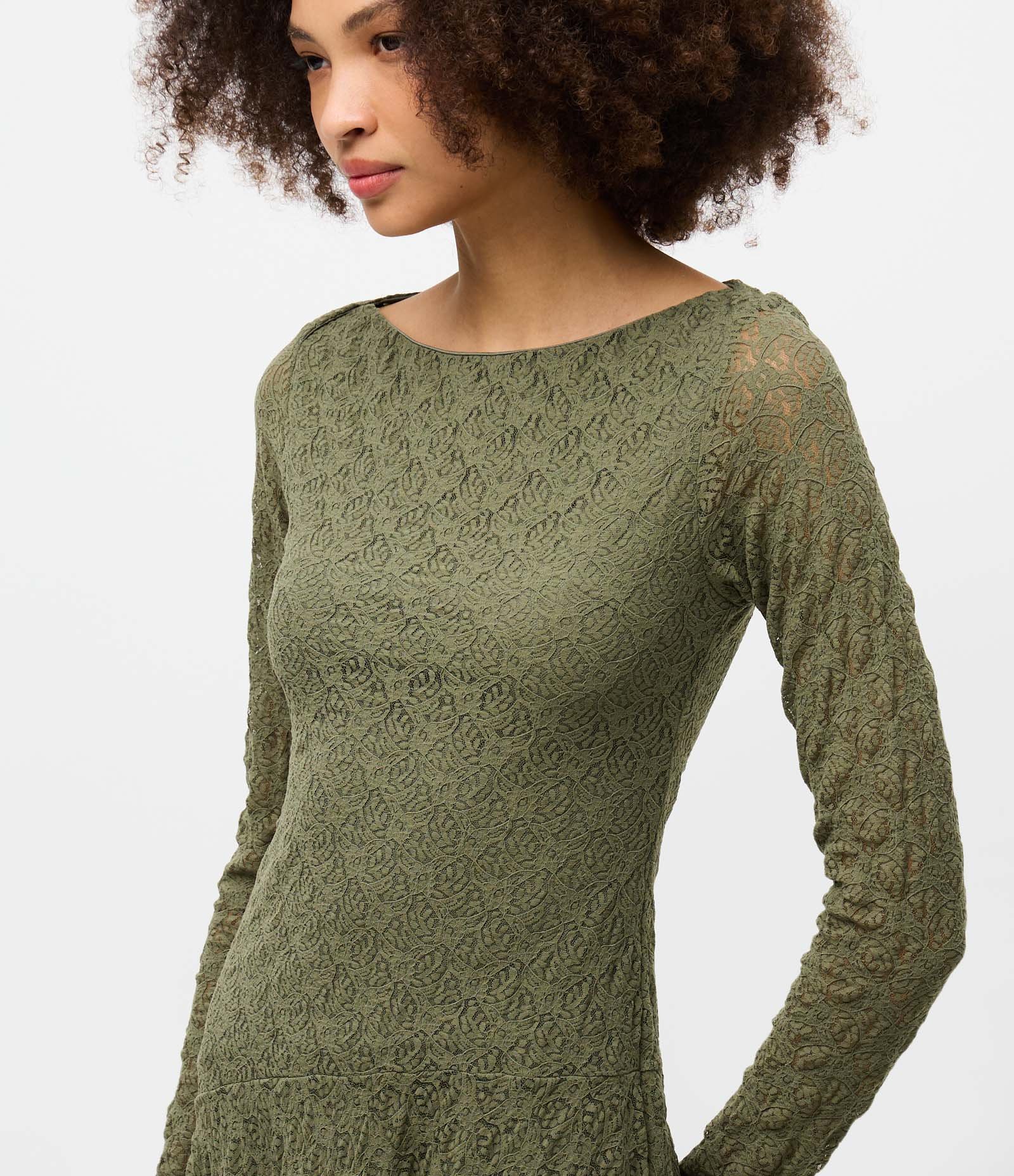 Vestido Curto Evasê em Renda com Manga Longa Verde 3