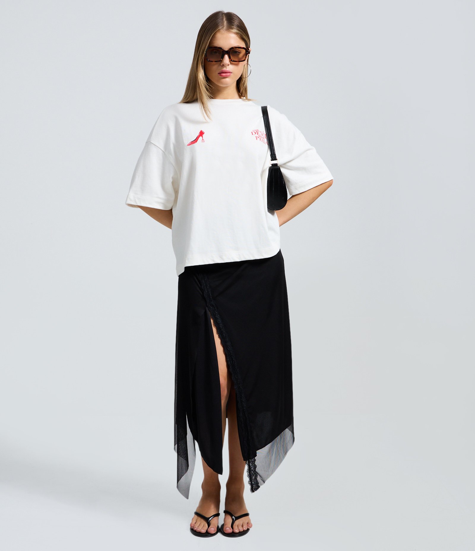 Camiseta Boxy com Estampa O Diabo Veste Prada Branco 2