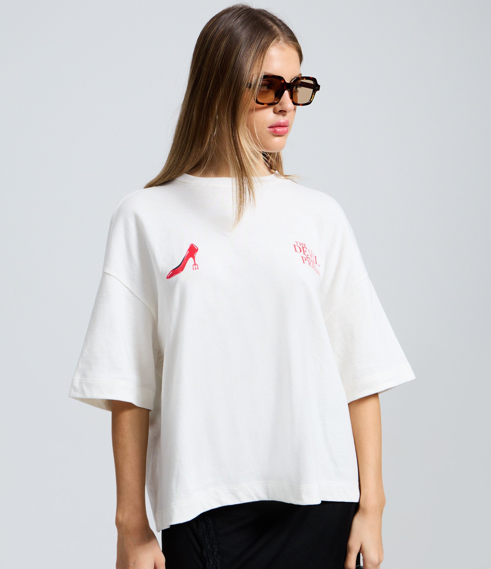Camiseta Boxy com Estampa O Diabo Veste Prada Branco 3