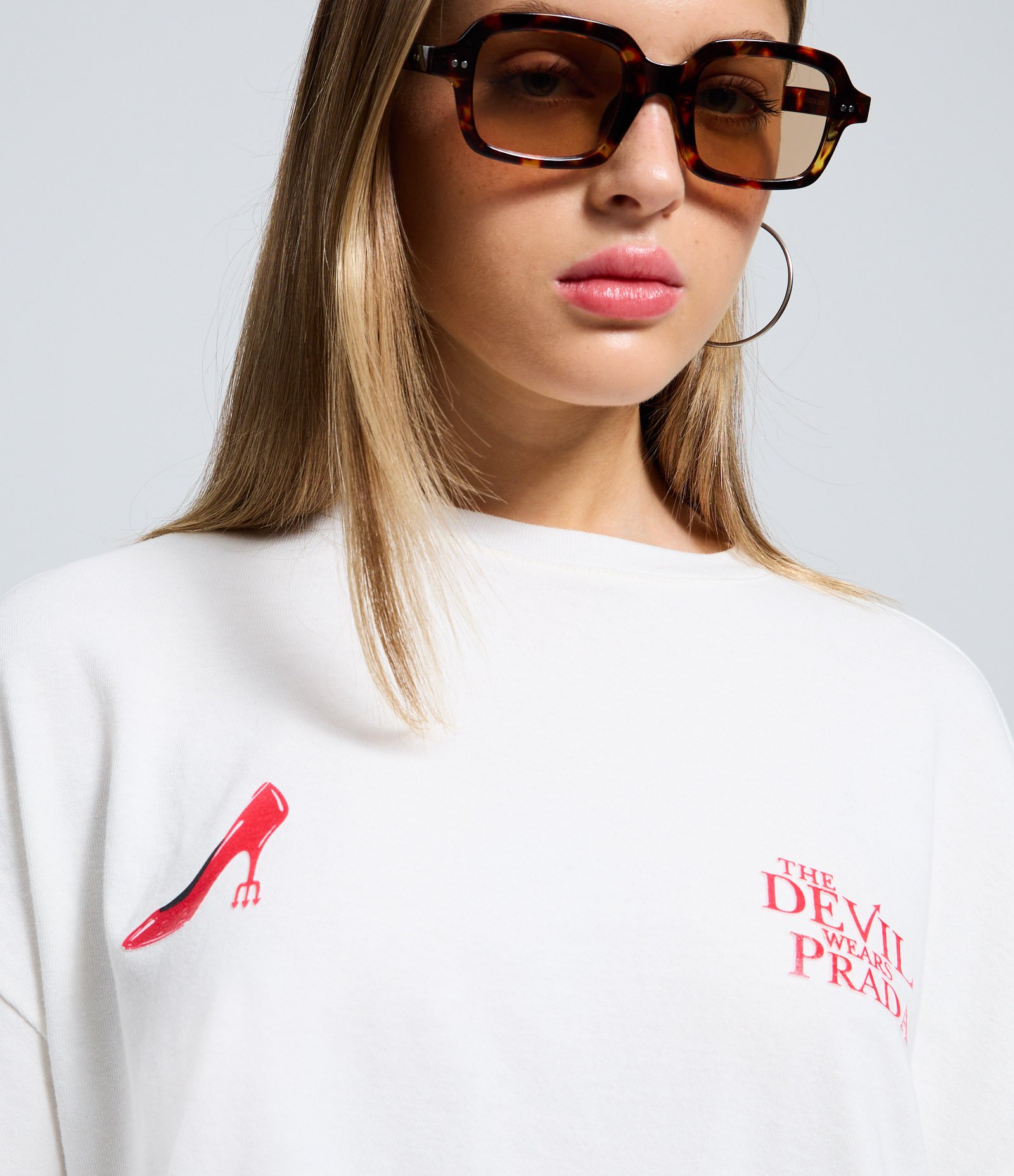 Camiseta Boxy com Estampa O Diabo Veste Prada Branco 4