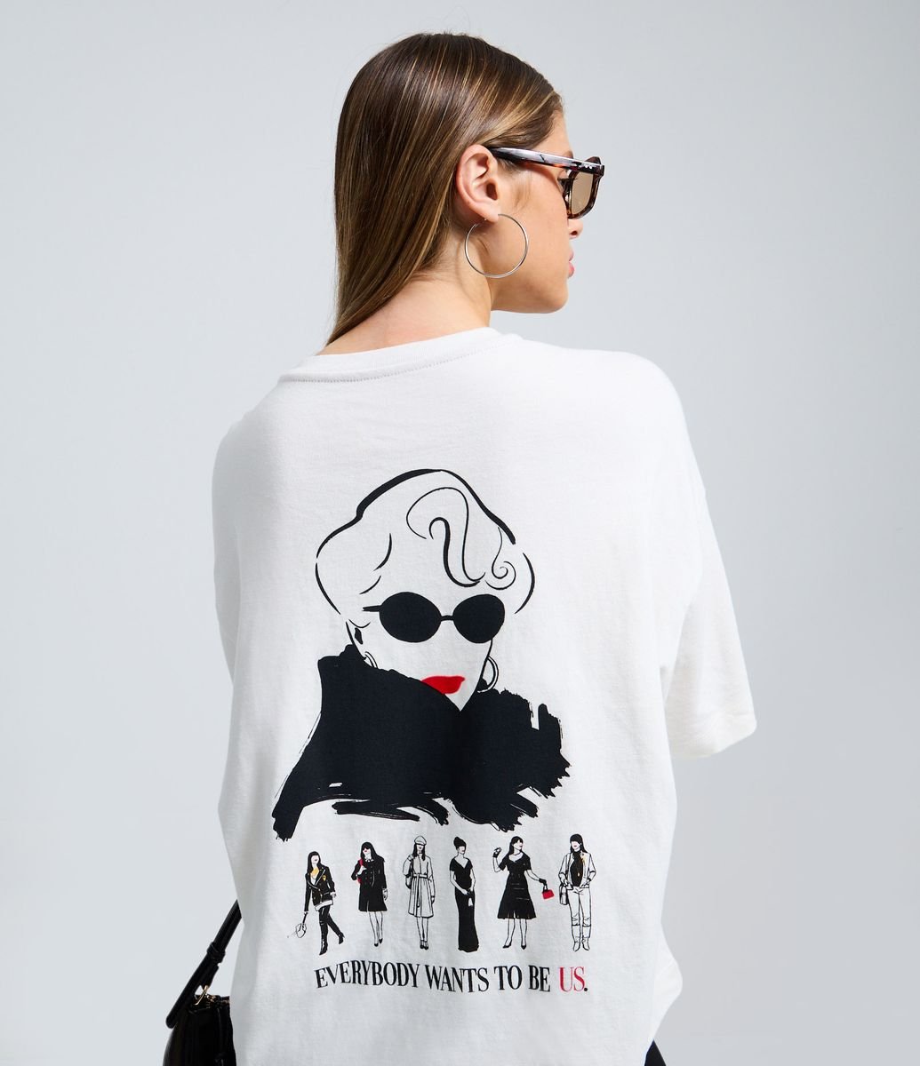 Camiseta Boxy com Estampa O Diabo Veste Prada Branco
