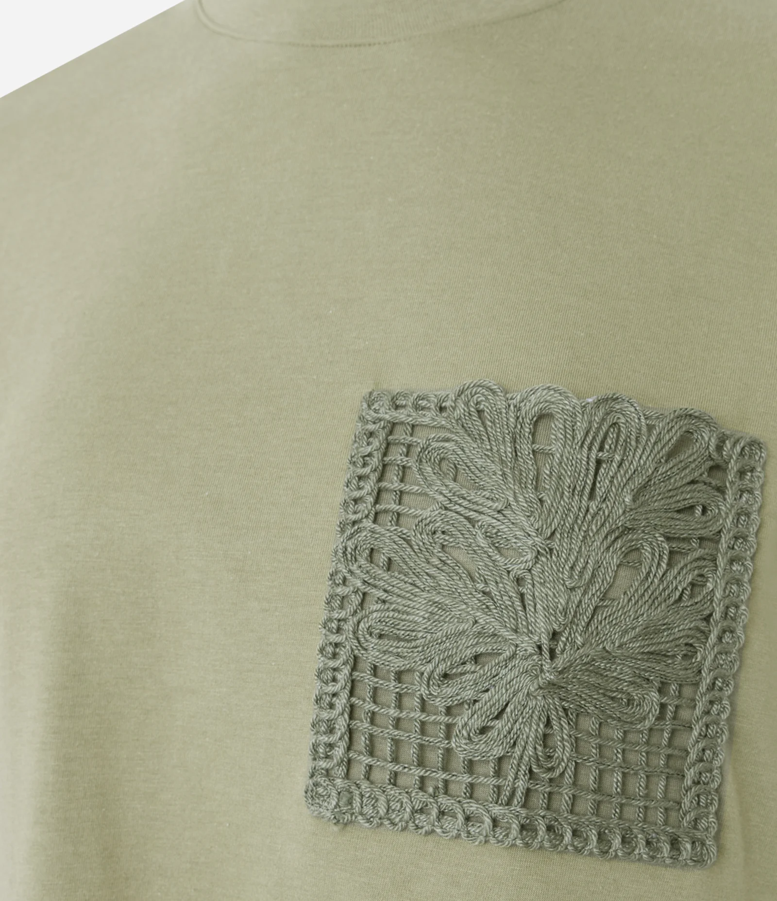 Camiseta em Algodão com Bolso Bordado Verde 2