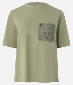 Camiseta em Algodão com Bolso Bordado