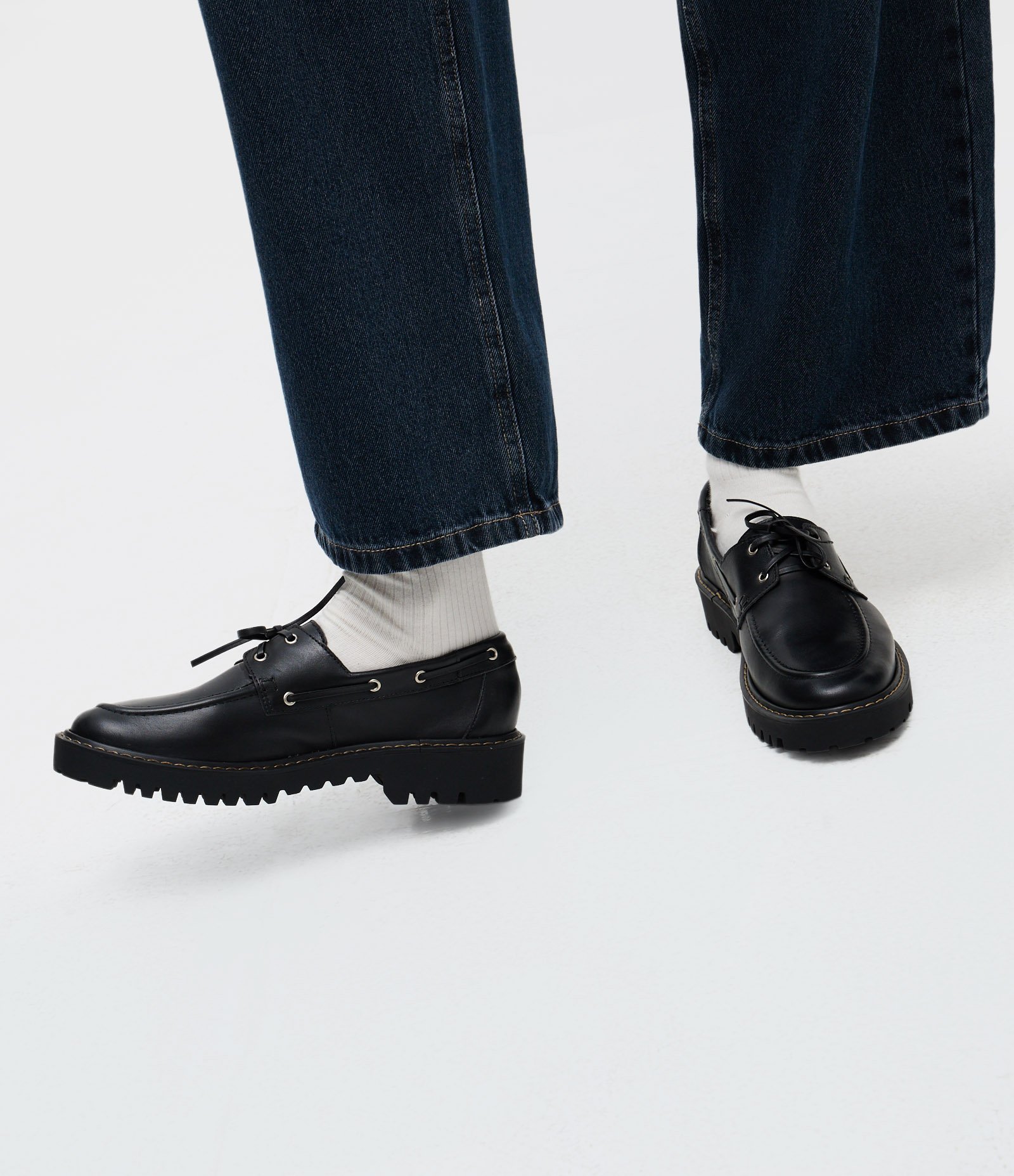 Sapato Dockside em Couro com Sola Tratorada e Detalhe de Ilhós Preto 6