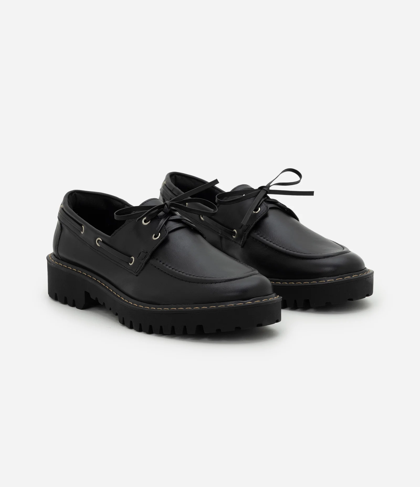 Sapato Dockside em Couro com Sola Tratorada e Detalhe de Ilhós Preto 2