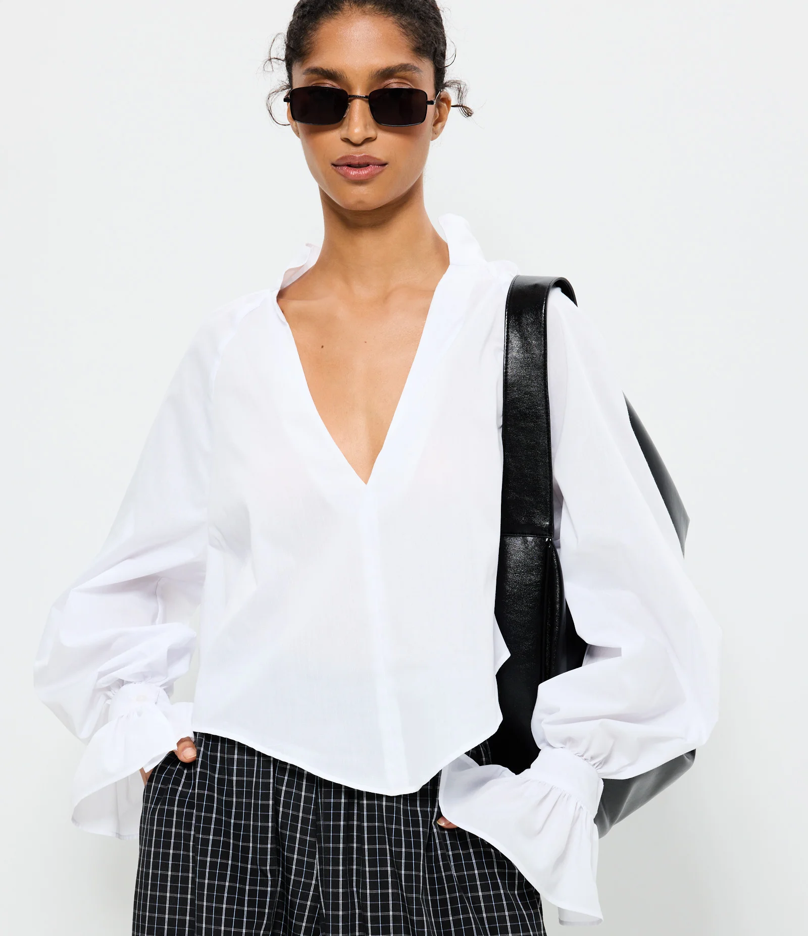 Camisa em Tricoline com Manga Ampla e Barra Assimétrica Branco 2