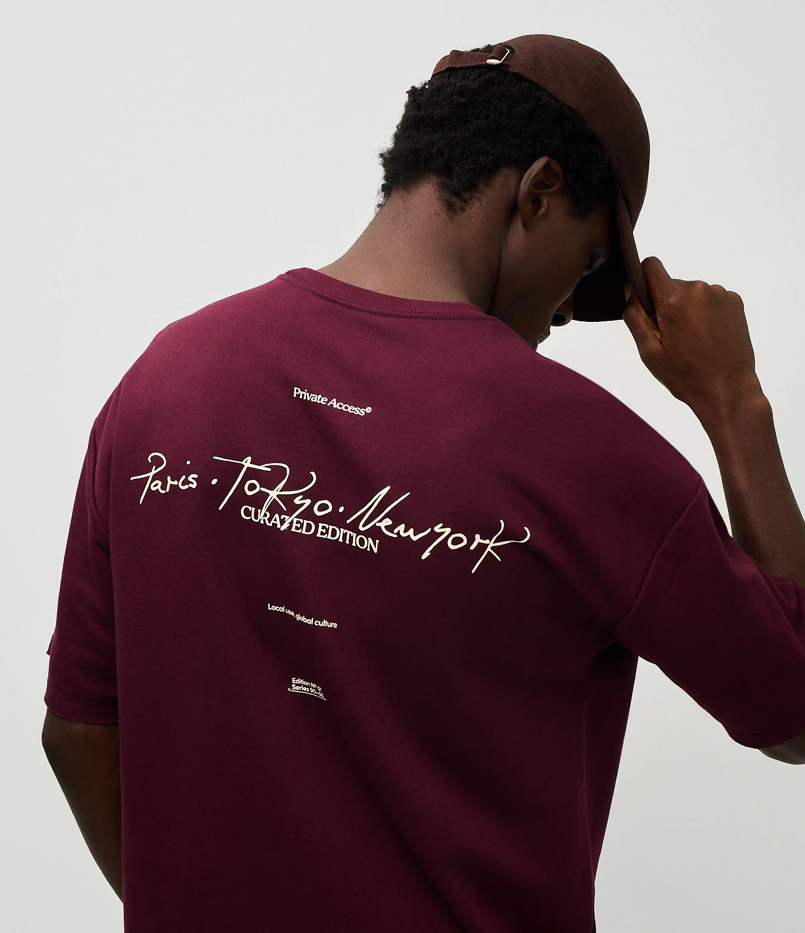 Camiseta Oversized em Moletinho com Lettering Paris Tokyo New York Bordô
