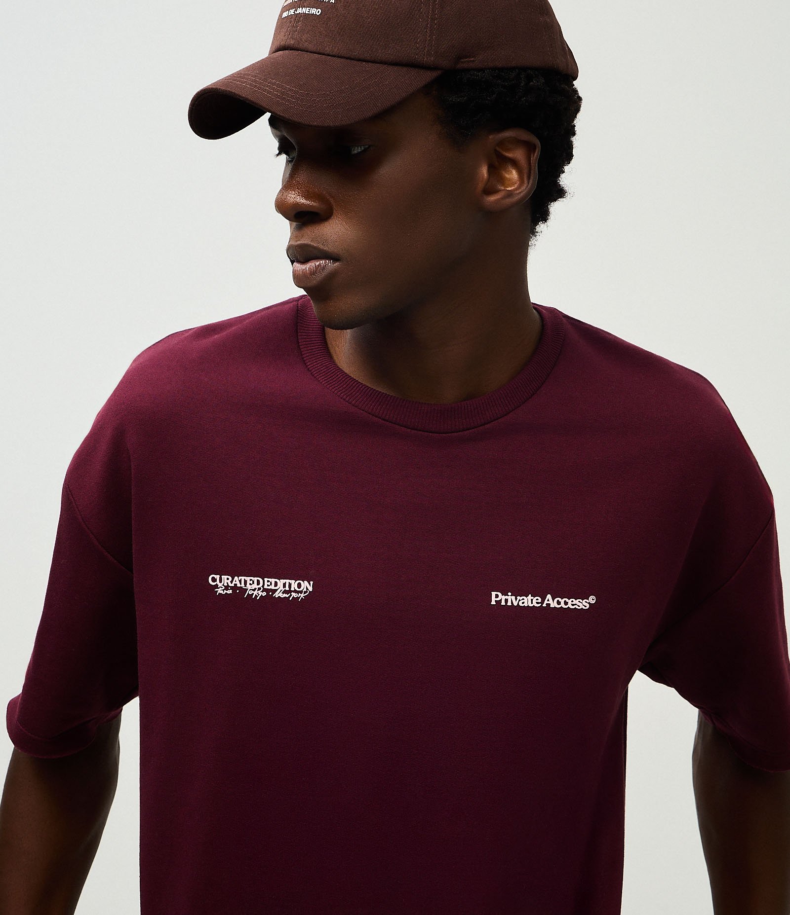 Camiseta Oversized em Moletinho com Lettering Paris Tokyo New York Bordô 3