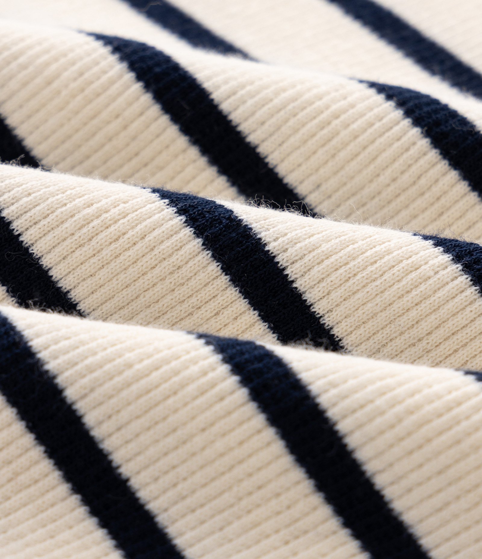 Blusa Ribana Listrada com Galão Contrastante Curve & Plus Size Off White 3