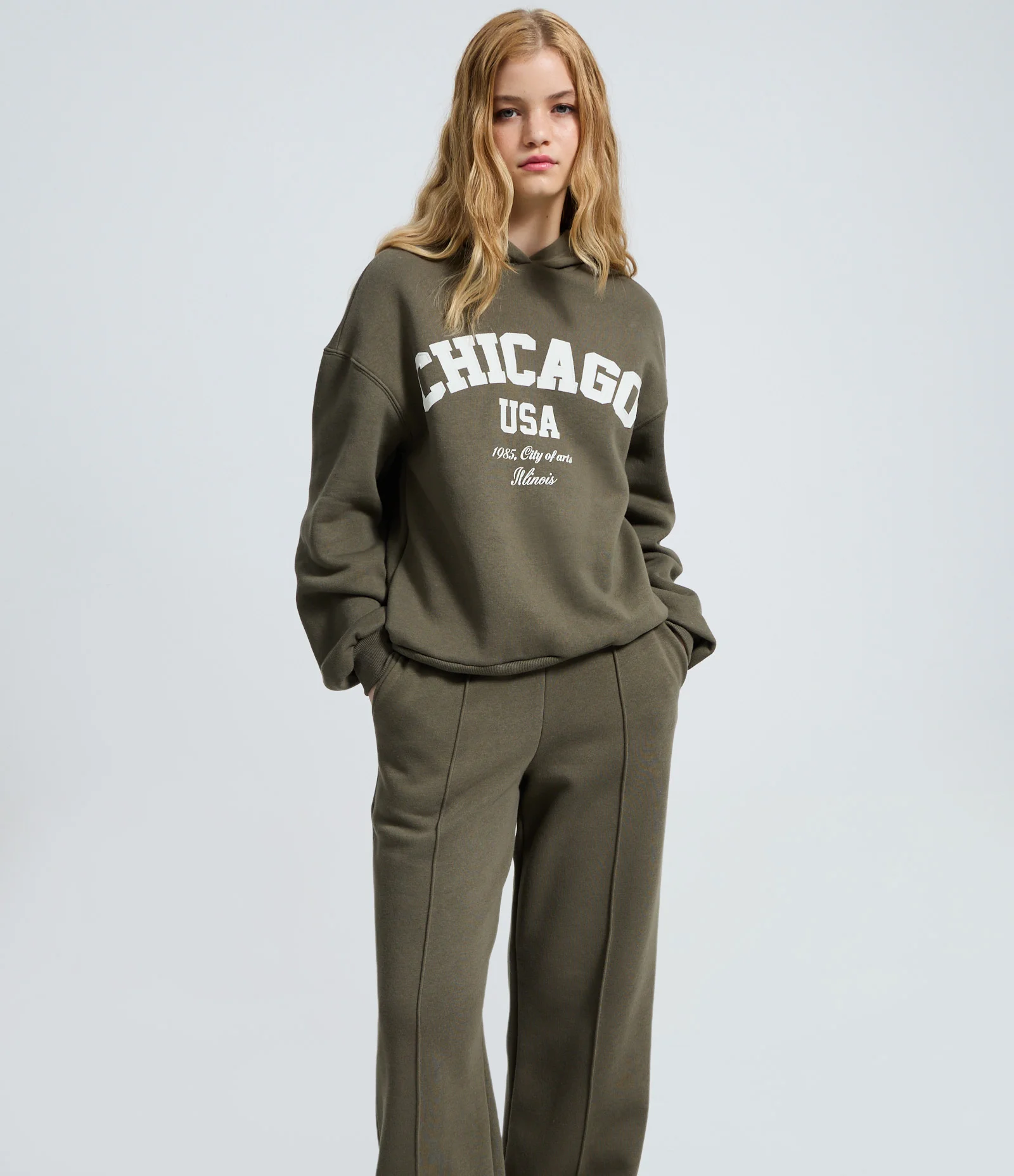 Calça Wide Leg em Moletom com Friso Frontal Verde 2