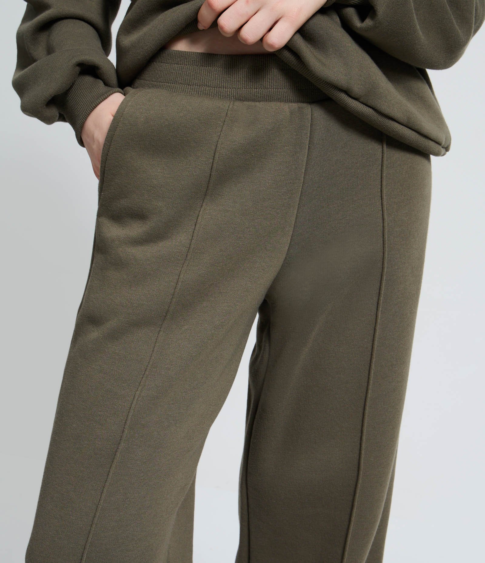 Calça Wide Leg em Moletom com Friso Frontal Verde 4