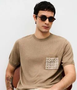 Camiseta com Bolso Frontal