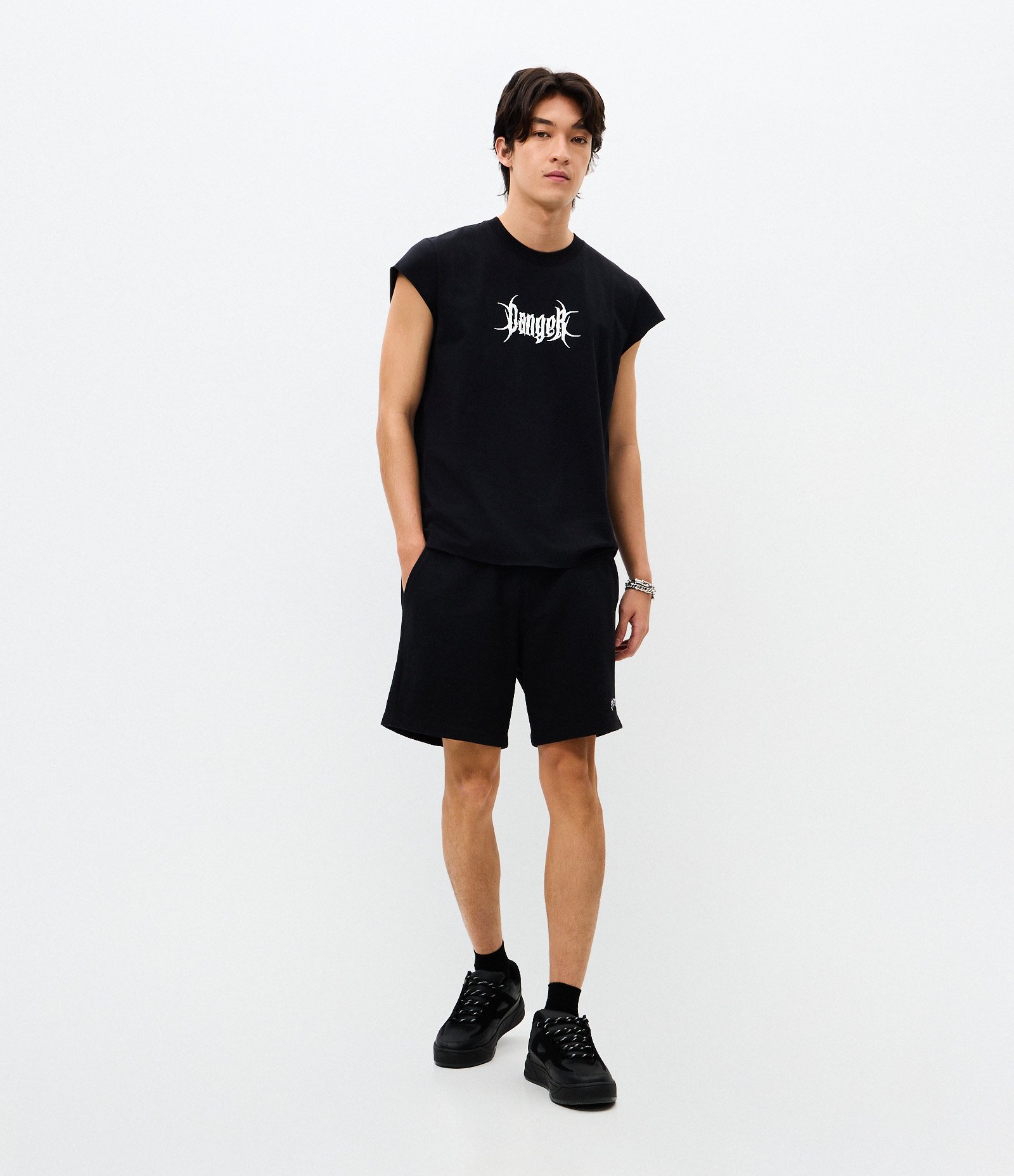 Regata Boxy com Estampa Gargula Preto 2