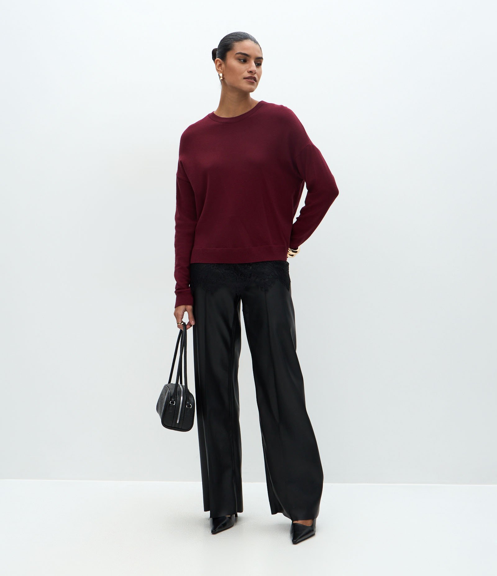 Blusa em Tricô com Aplicação de Renda na Barra Vermelho 2
