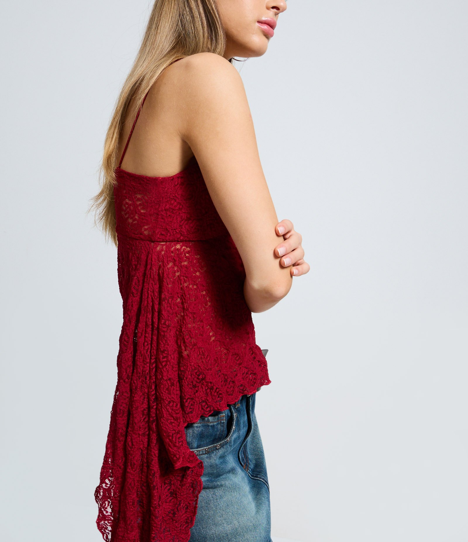 Blusa de Alcinha em Renda com Textura e Pontas Assimétricas Vermelho 3