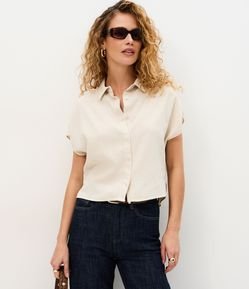 Blusa em Viscolinho com Colarinho na Gola e Sem Cava