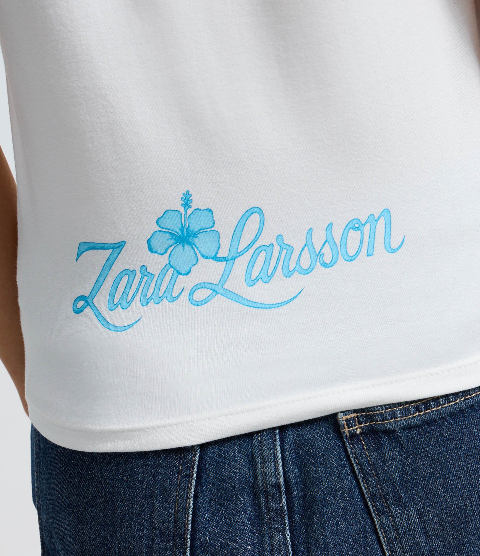 Camiseta Manga Curta Zara Larsson com Estampa Off White 4