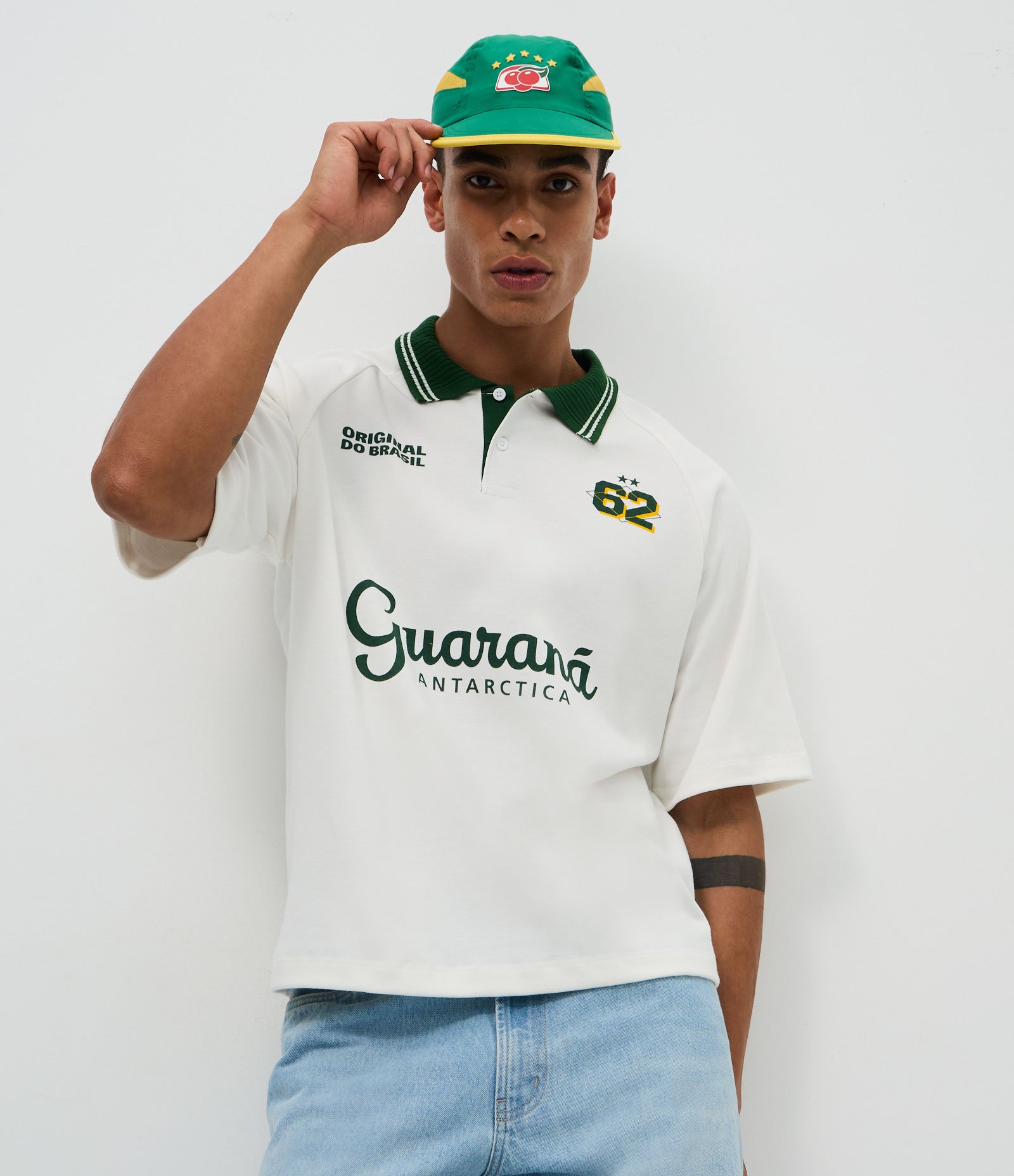 Camiseta Boxy com Gola Polo Estampa Guaraná 62 Off White 4