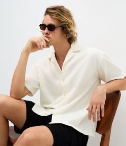 Camisa Manga Curta Texturizada com Gola Bowling