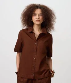 Camisa  em Sarja com Bolso e Gola Colarinho