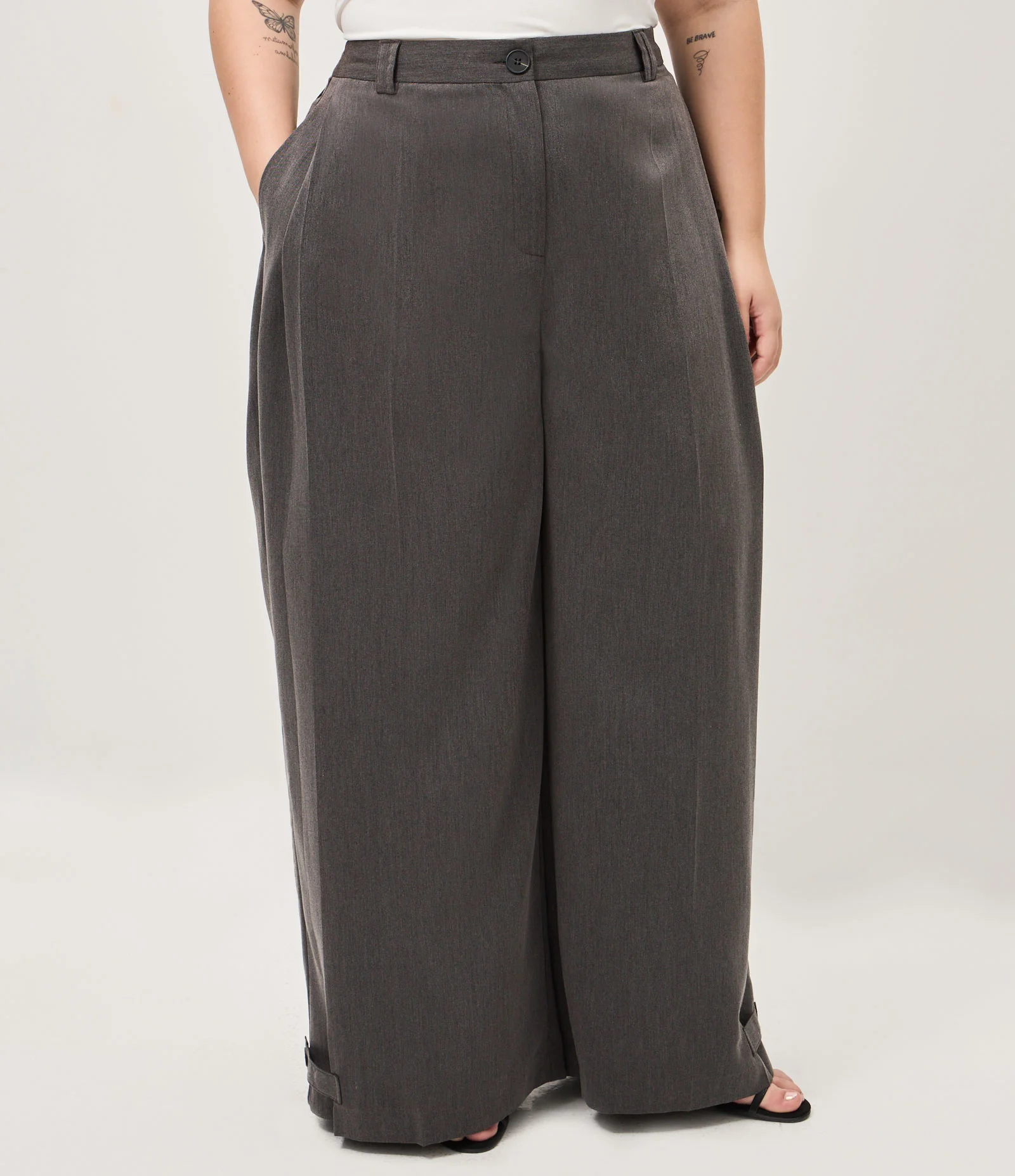 Calça Wide Alfaiatada com Aleta Ajustável Curve & Plus Size Cinza 2
