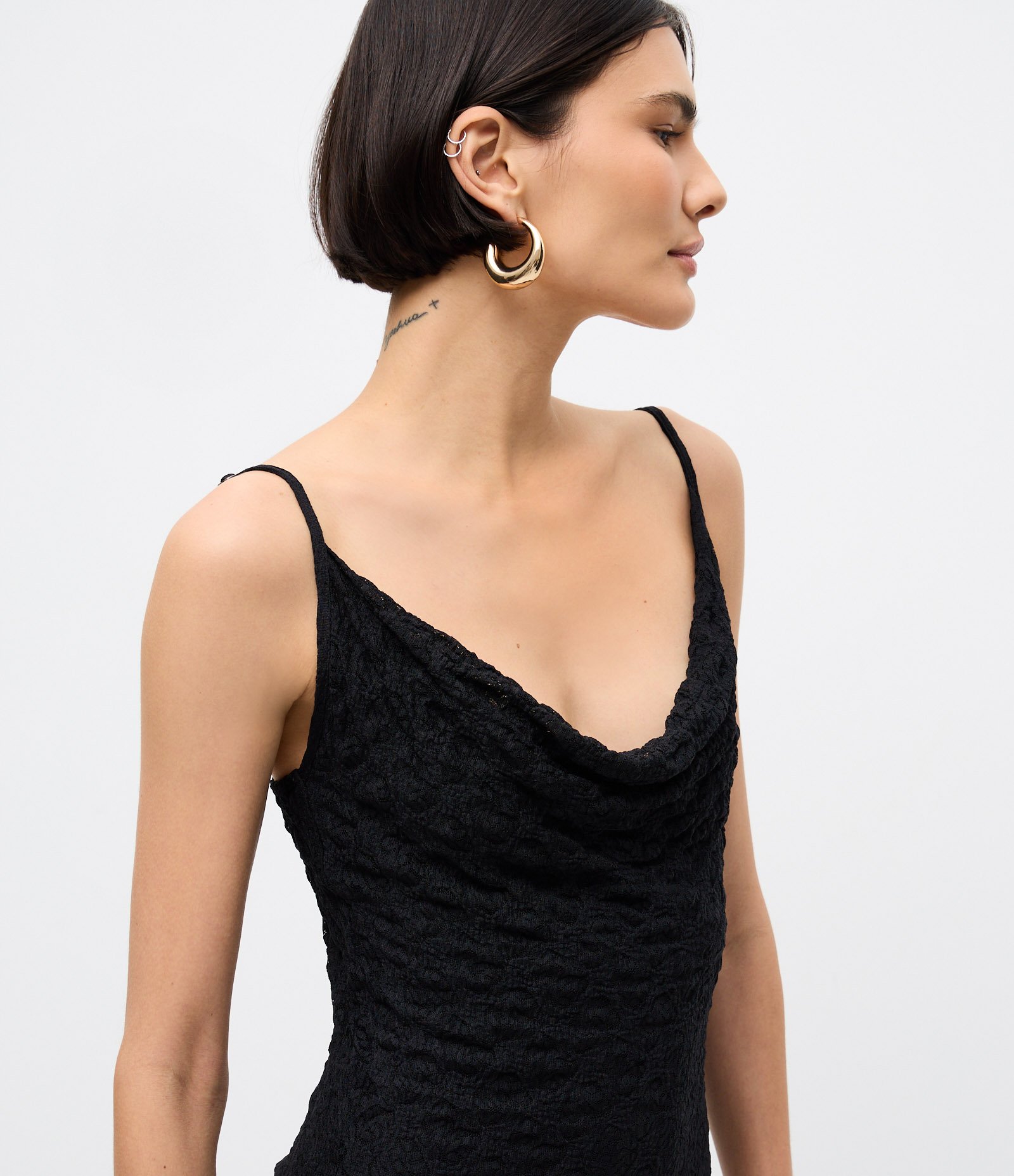 Vestido Longo em Renda com Decote Degagê Preto 3