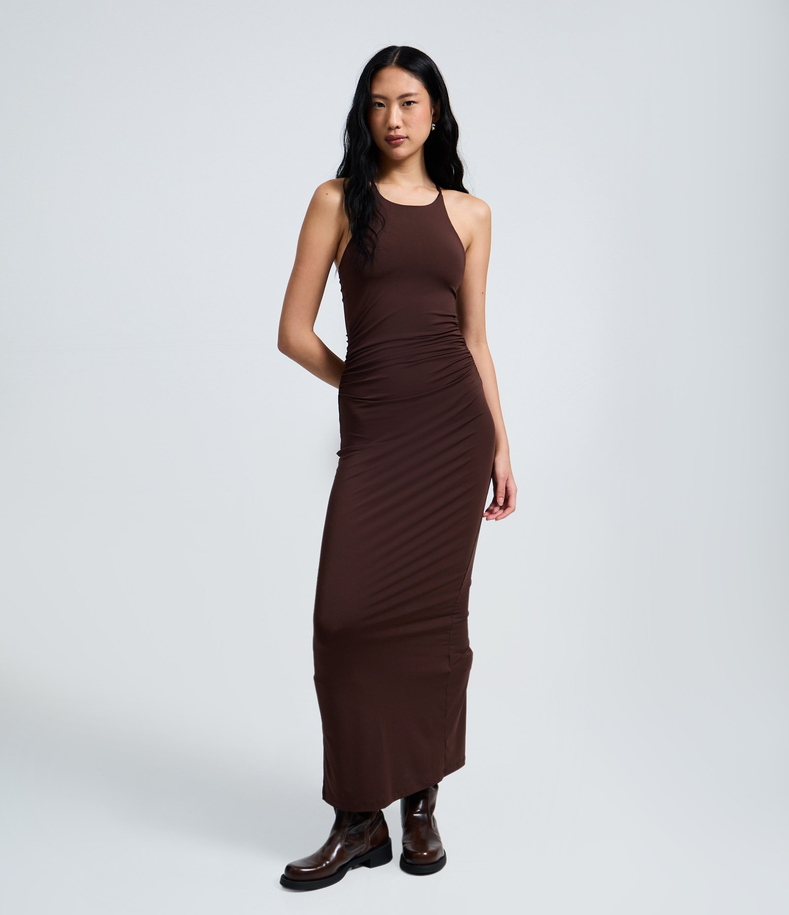 Vestido New Midi Justinho em Microfibra com Gola Halter Marrom escuro 2