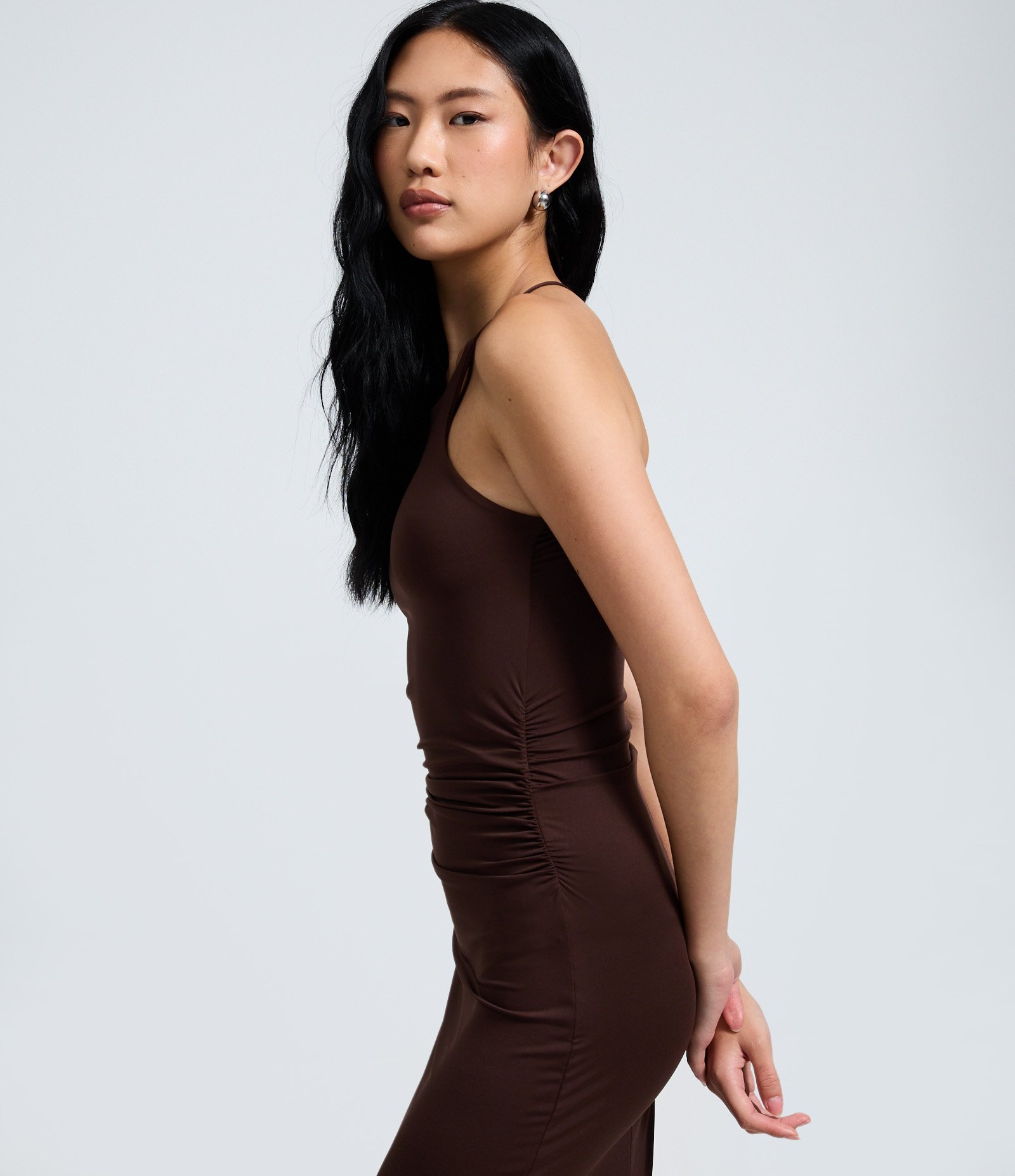 Vestido New Midi Justinho em Microfibra com Gola Halter Marrom escuro 3