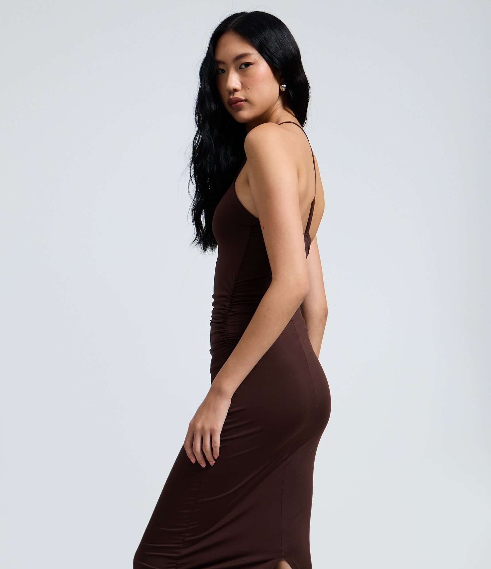 Vestido New Midi Justinho em Microfibra com Gola Halter Marrom escuro 5