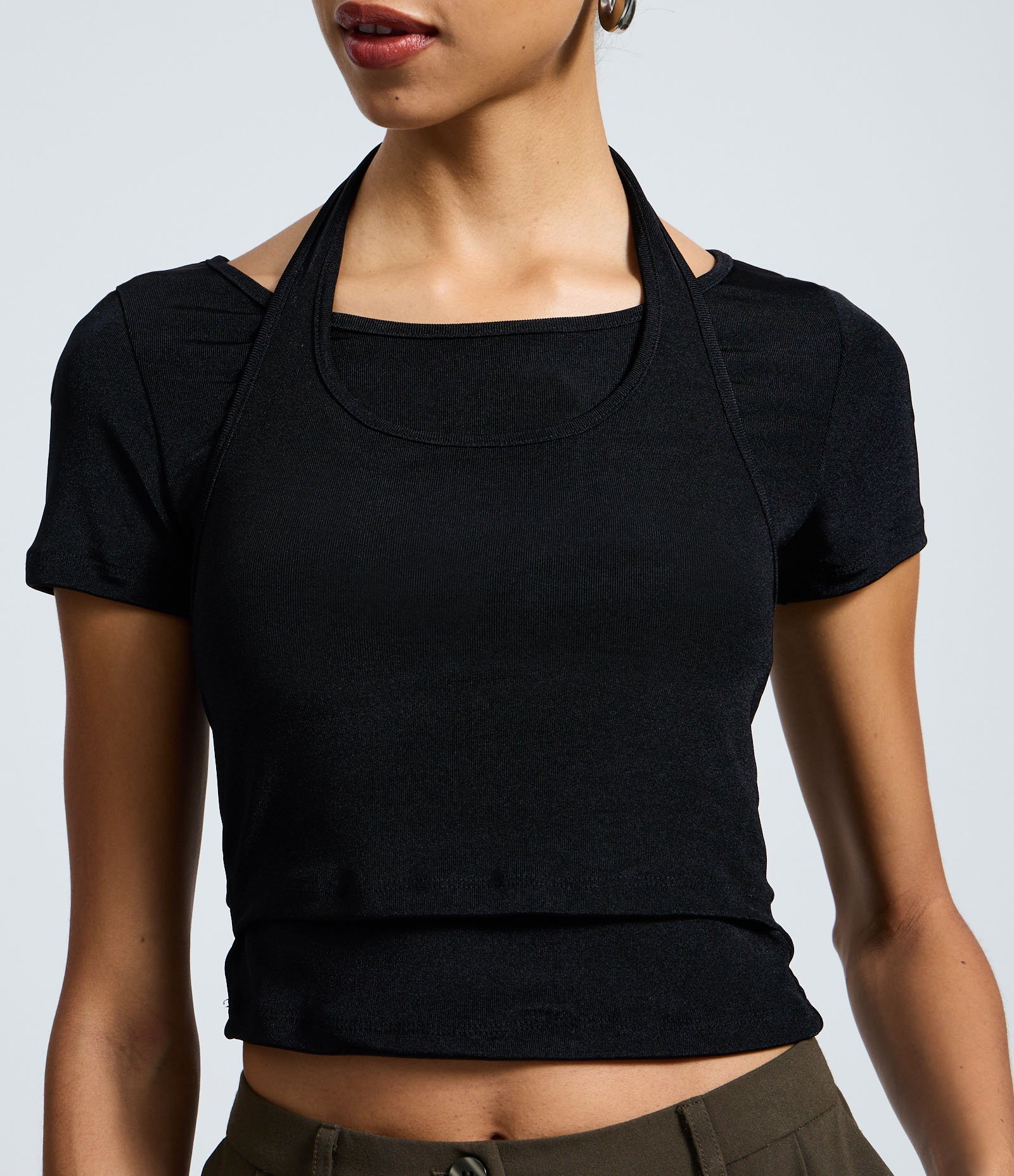 Blusa Curta com Sobreposição e Alça no Pescoço Preto 3