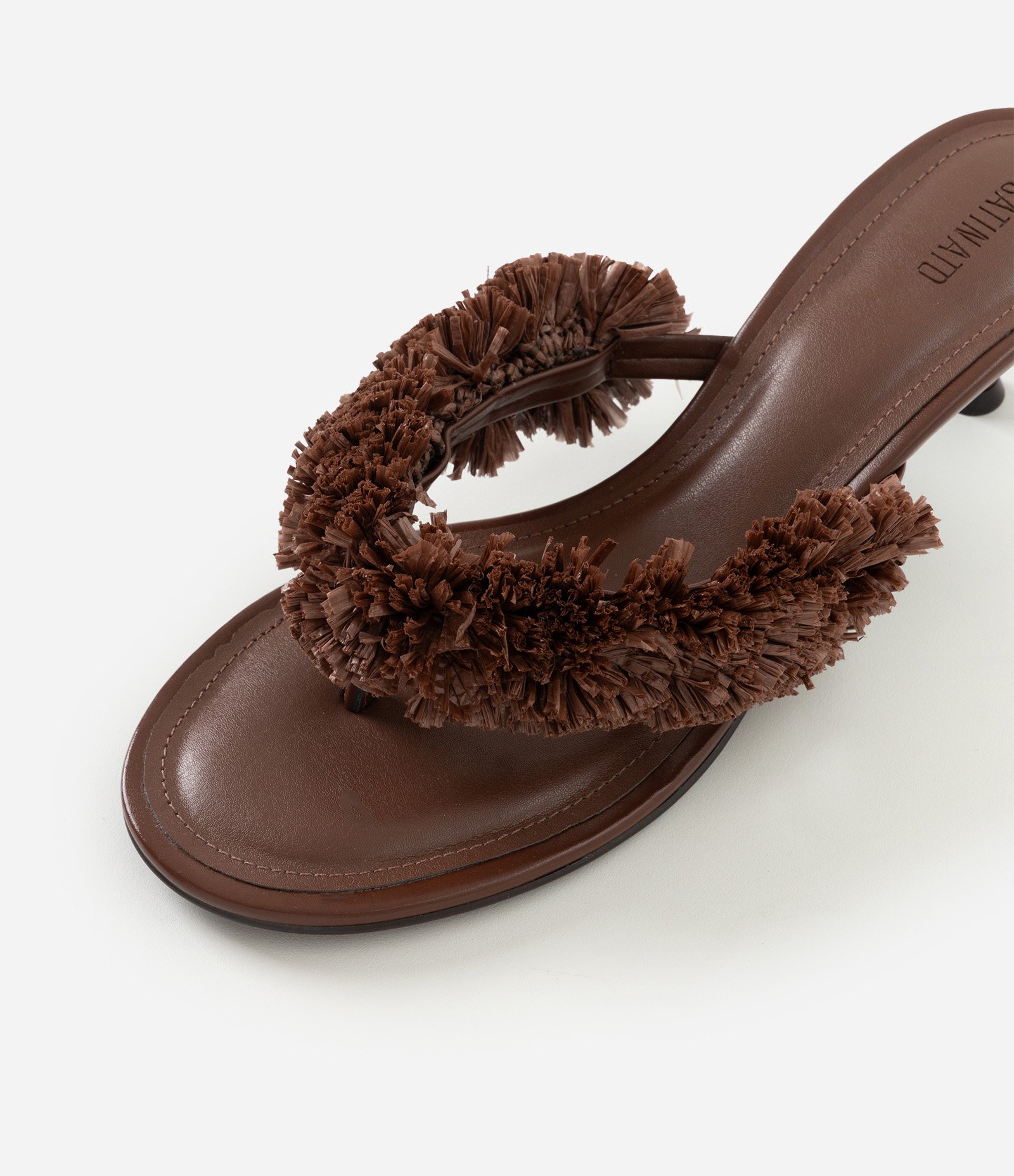 Sandália Mule em PU com Enfeite de Franjas Volumosas Marrom 4