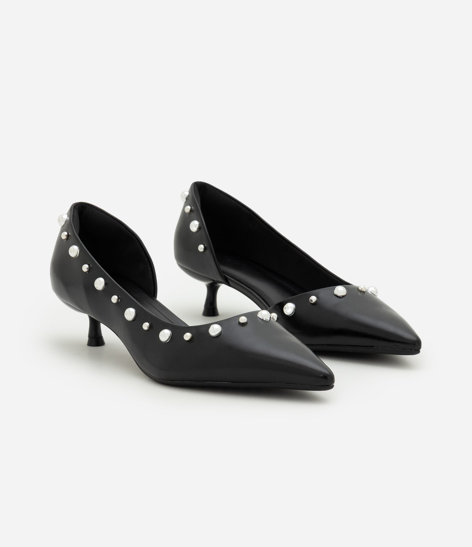 Sapato em PU com Salto Kitten Heel e Aplicação de Pérolas Preto 2
