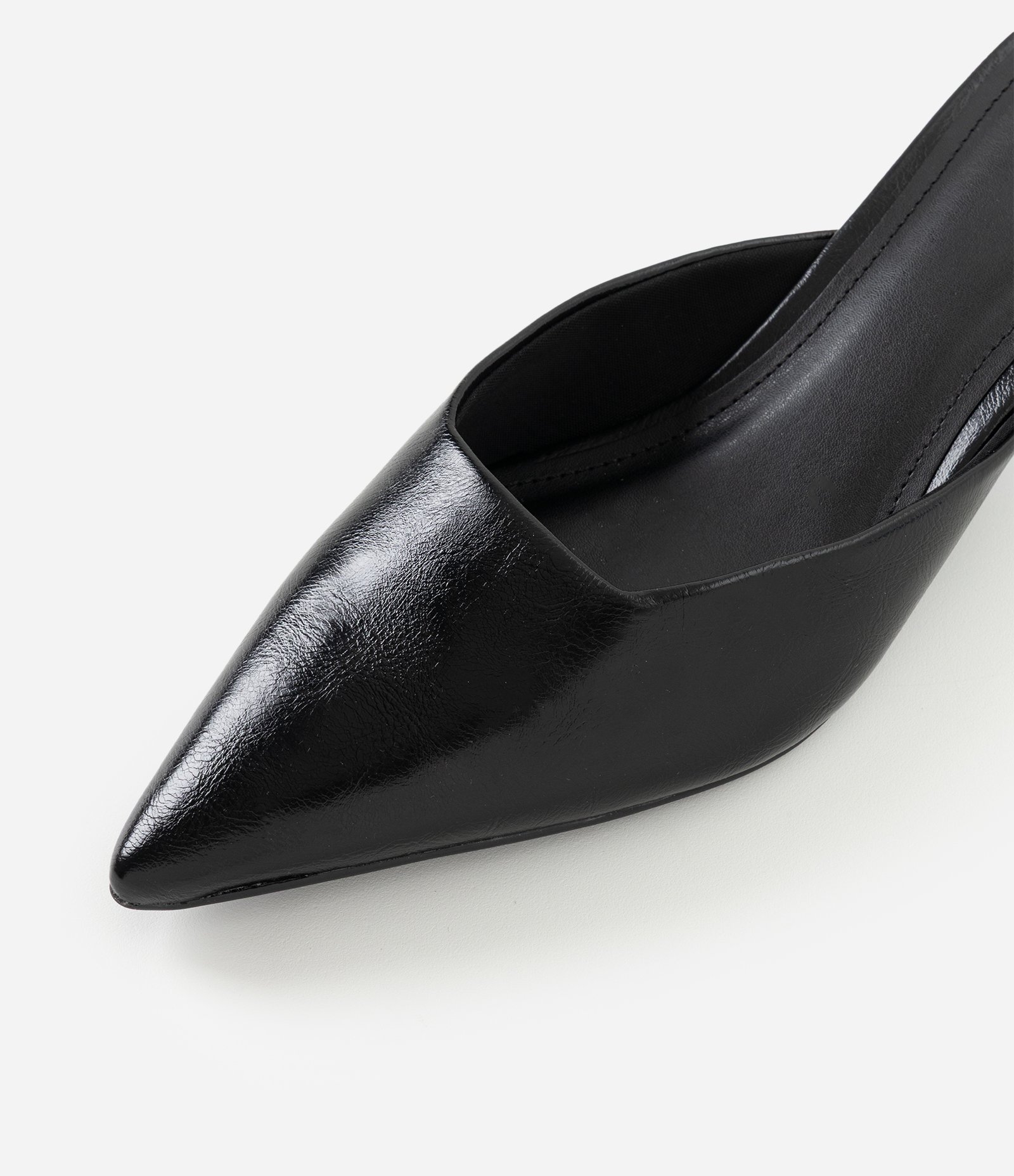 Sapato Mule em PU com Salto Kitten Heel Preto 4