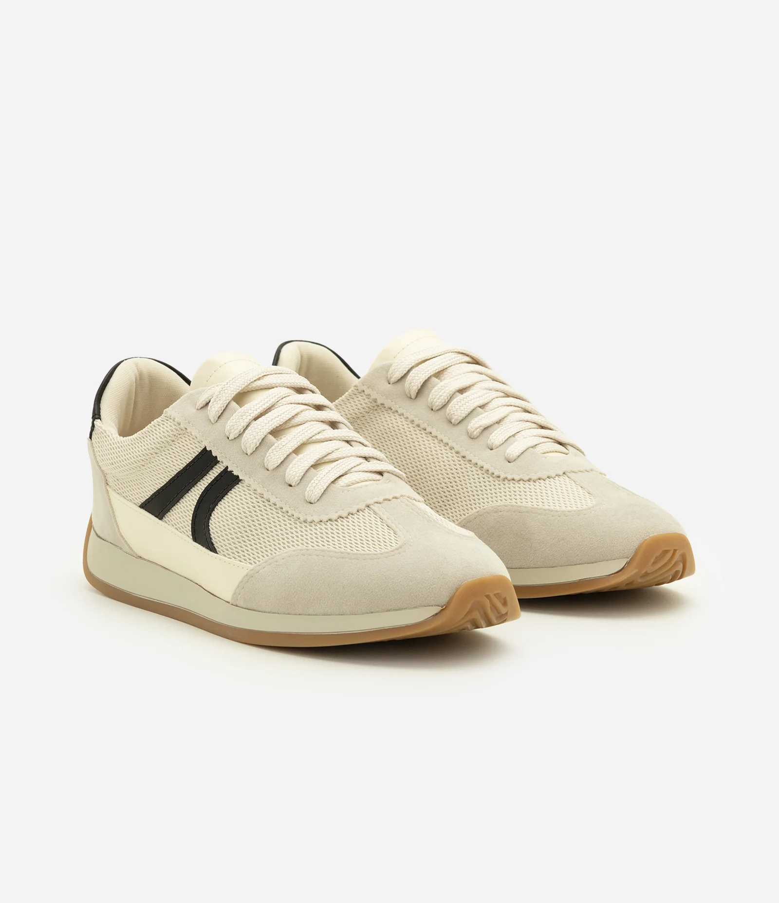 Tênis Runner Vintage com Recortes Texturizados Off White 2