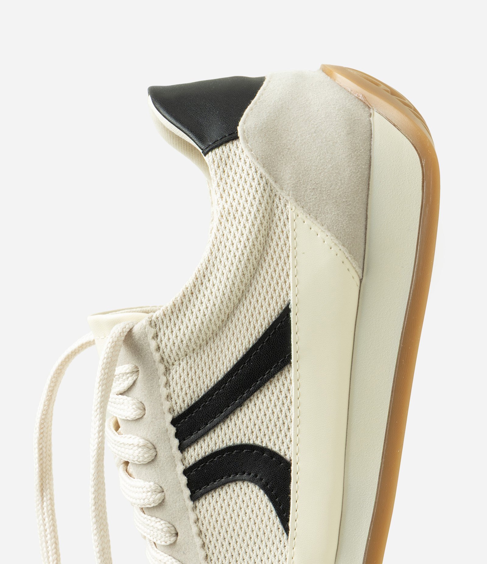 Tênis Runner Vintage com Recortes Texturizados Off White 4