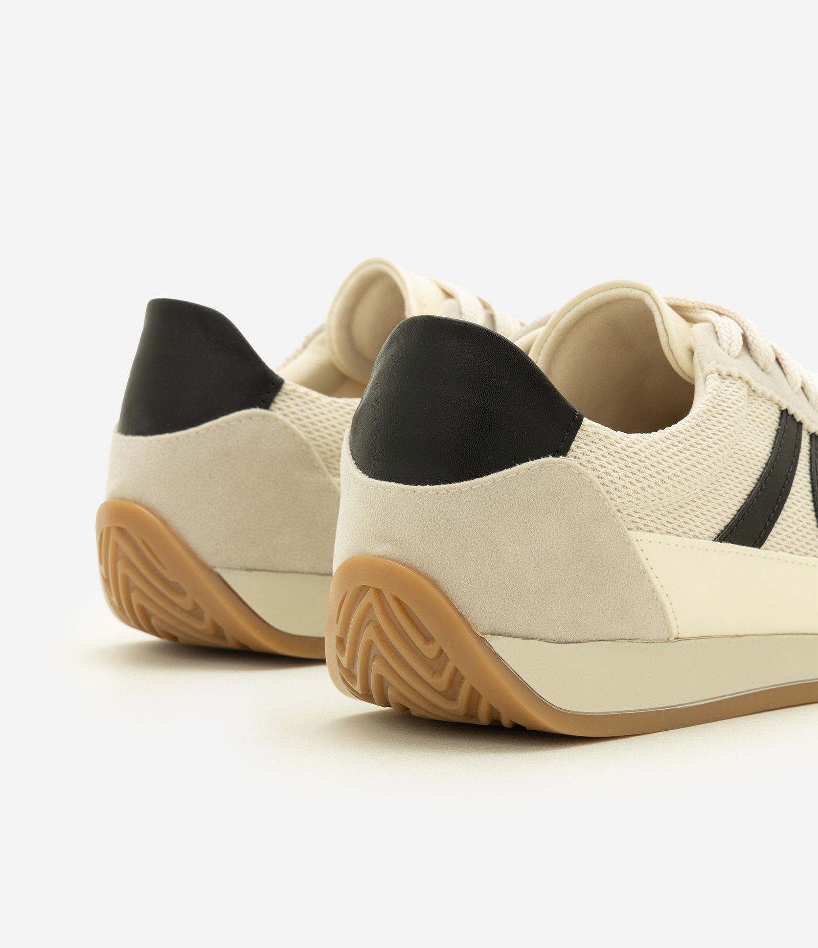 Tênis Runner Vintage com Recortes Texturizados Off White 6