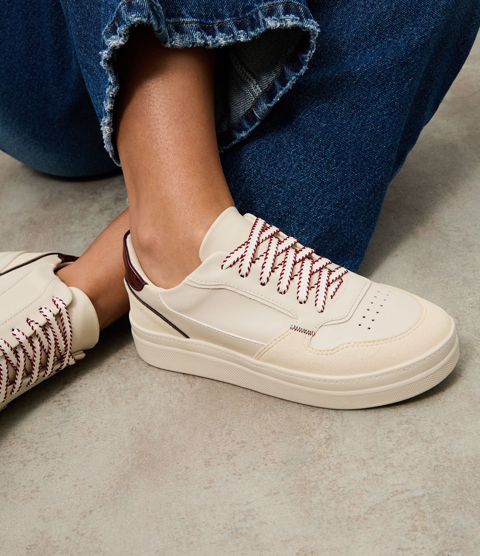 Tênis Casual em PU com Atacador Diferenciado Off White 7