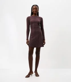 Vestido Curto em Renda com Manga Longa