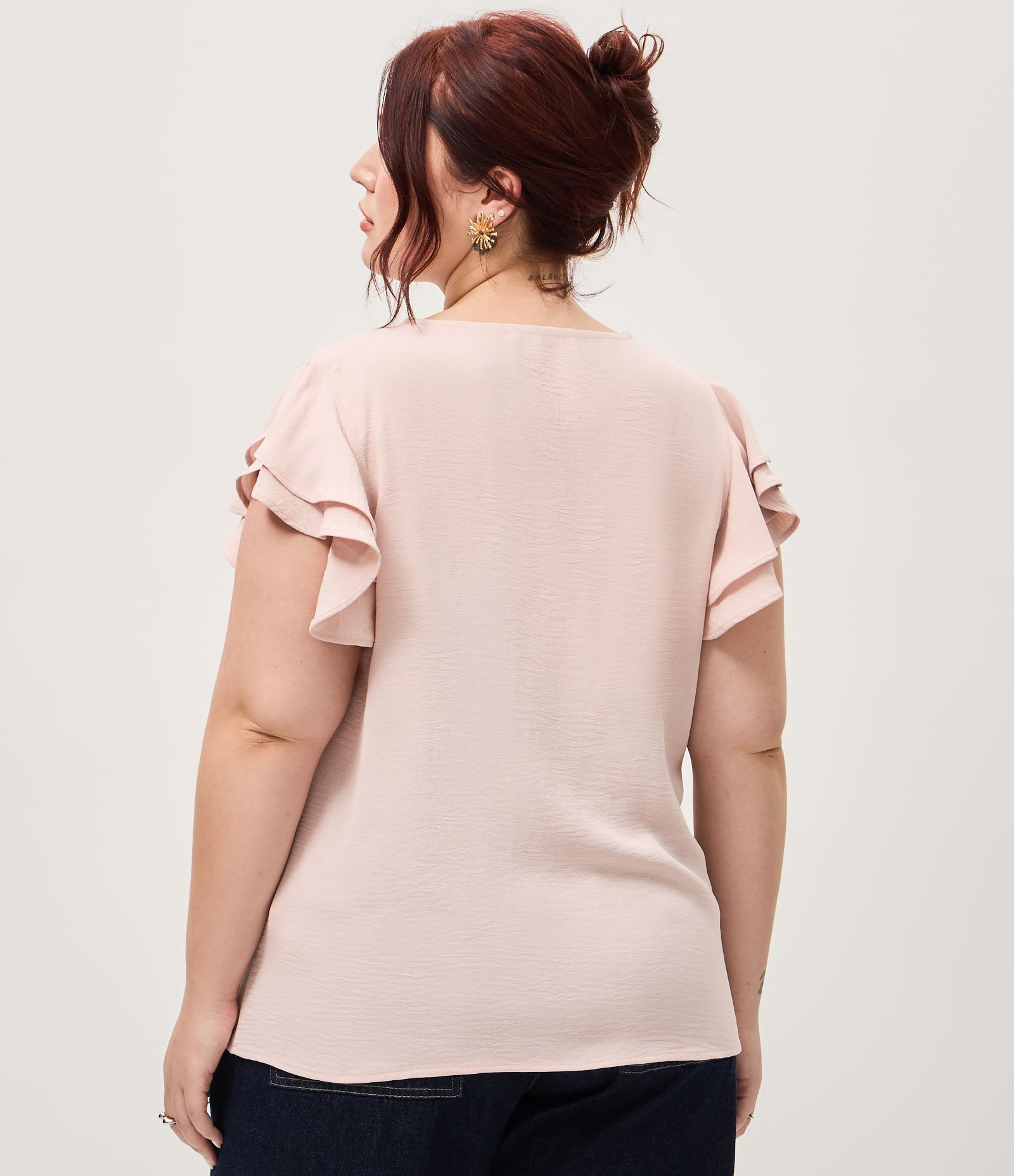 Blusa em Crepe com Babado na Manga Curve & Plus Size Rosa 4