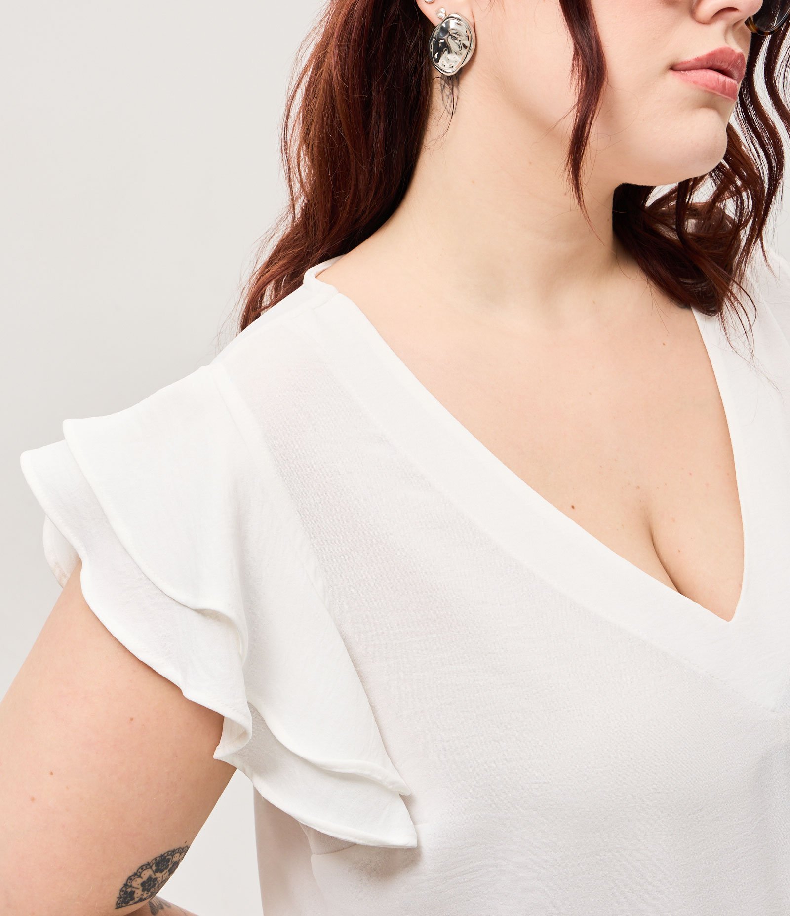 Blusa em Crepe com Babado na Manga Curve & Plus Size Branco 3