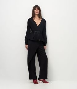 Calça Alfaiatada com Fechamento Envelope