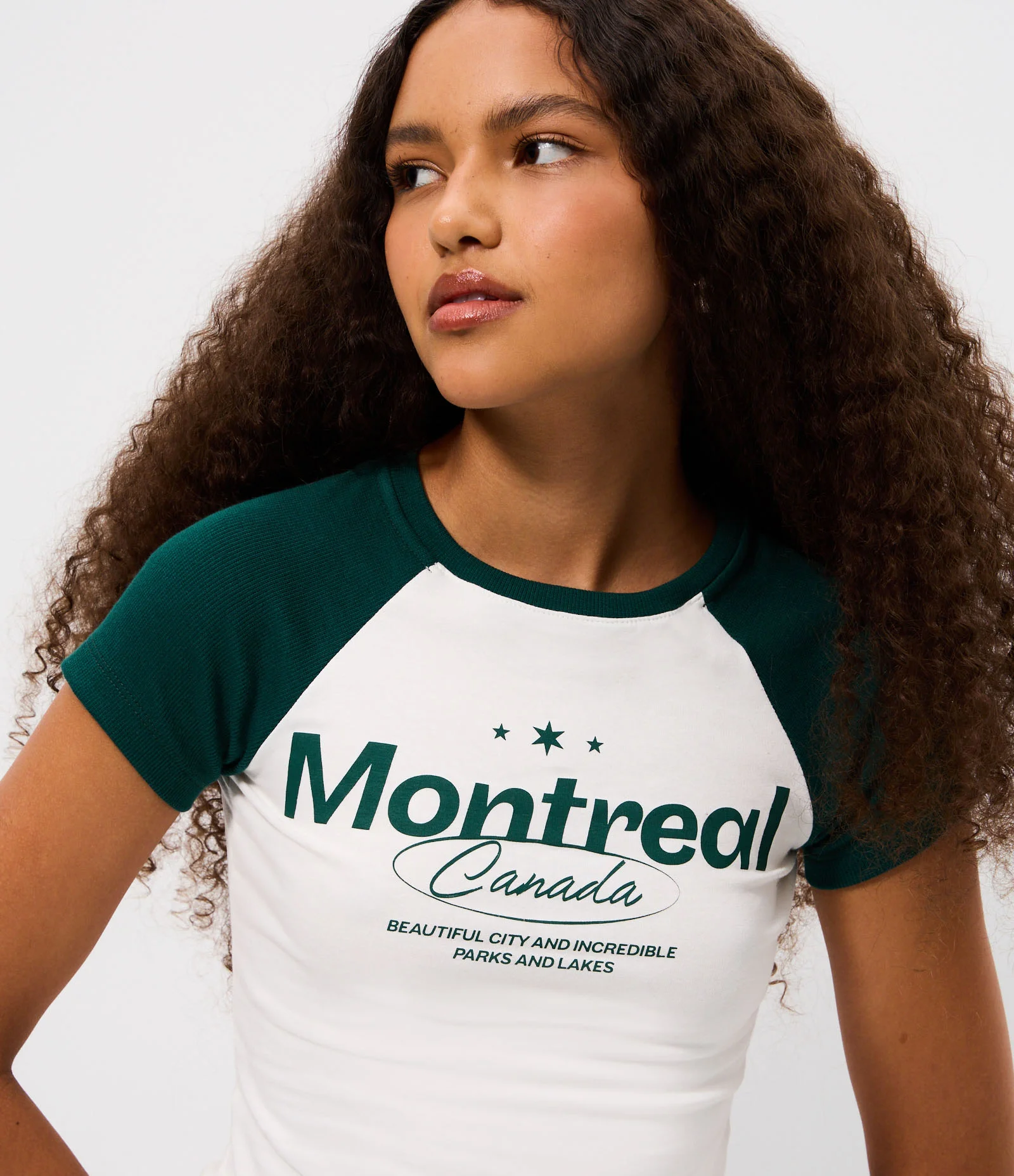 Camiseta em Algodão com Lettering Montreal e Cava Raglan Branco 1